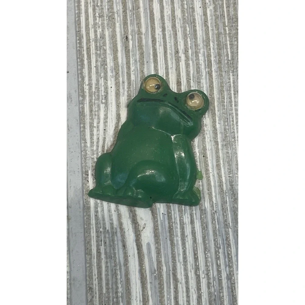 Vintage Travco Hong Kong Frog Refrigerator Magnets Set of 4 Green Plastic Retro